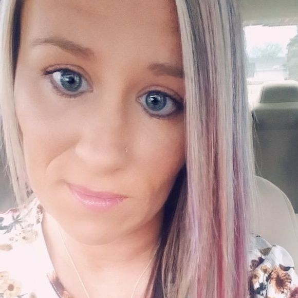 Meet your Posher, Holly - Picture 1 of 1